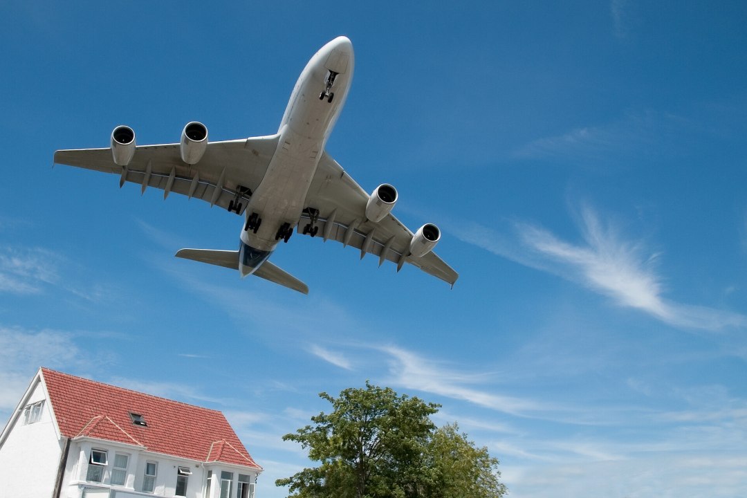 Müra, heitgaasid, reostus! Kodanik kurdab: „Miks lennukid maanduvad nii madalalt?“