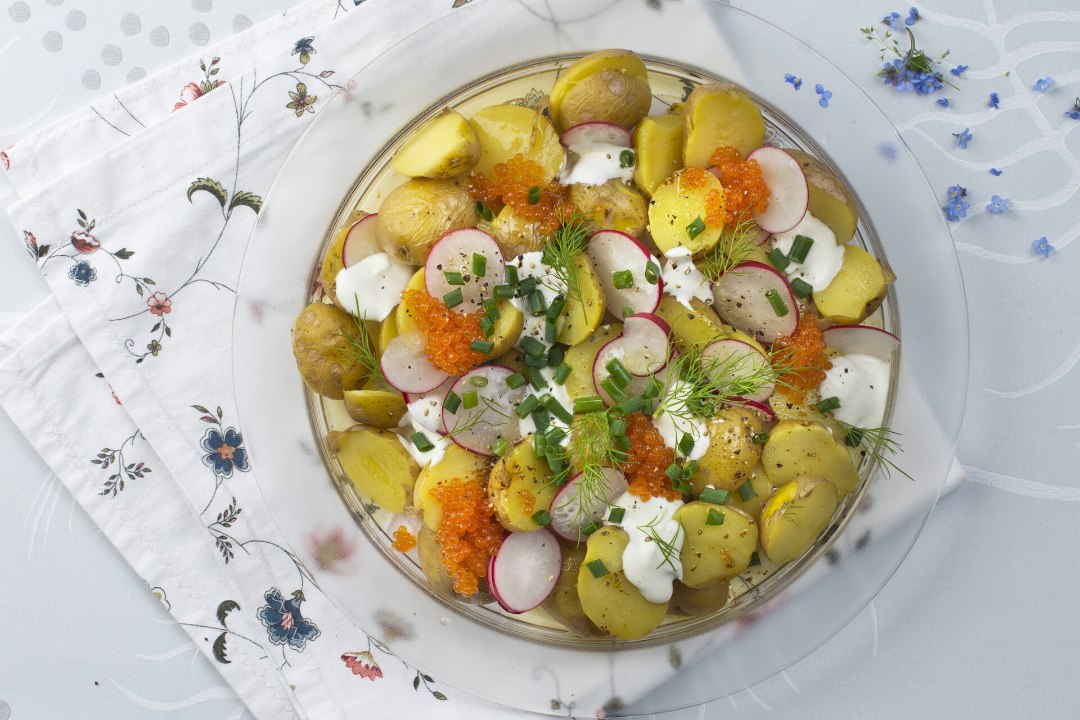 SÜDASUVE MAITSE | Värske kartuli salat pruunistatud või, rediste ja kalamarjaga