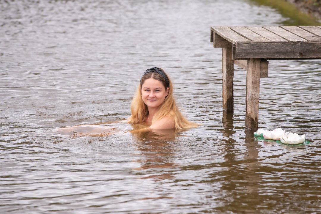 TEHKE JÄRELE! Põlvamaa naine Rane Viks ujub kodutiigis iga päev, iga ilmaga – ja nii aasta läbi.