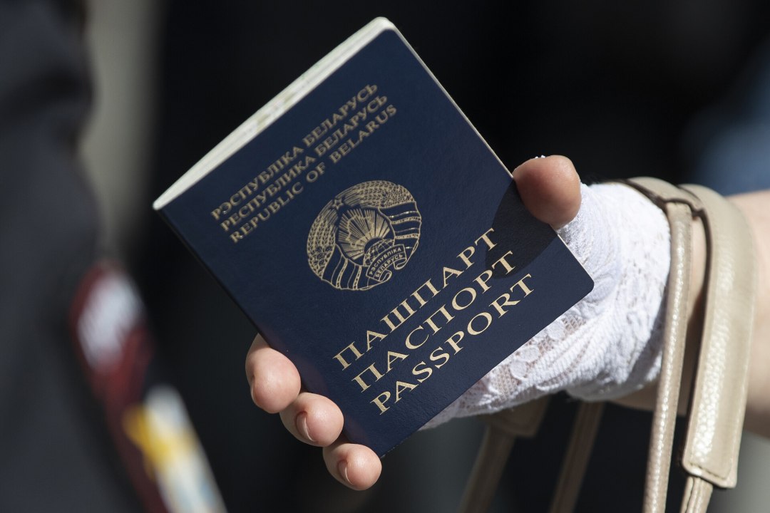 Valgevene keelab saatkondadel passide väljastamise