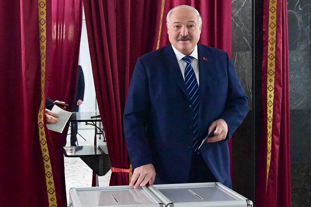 FARSS JA TSIRKUS: Valgevene valimised kulgesid vana rada pidi. Eksiilis opositsioon pole suutnud edusammudega hiilata