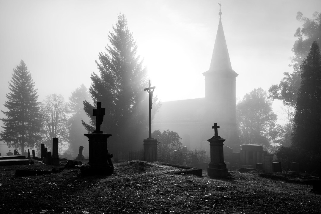 MIS JUHTUS? Kummitusejahile läinud prantslanna leiti mahajäetud kirikust tapetuna