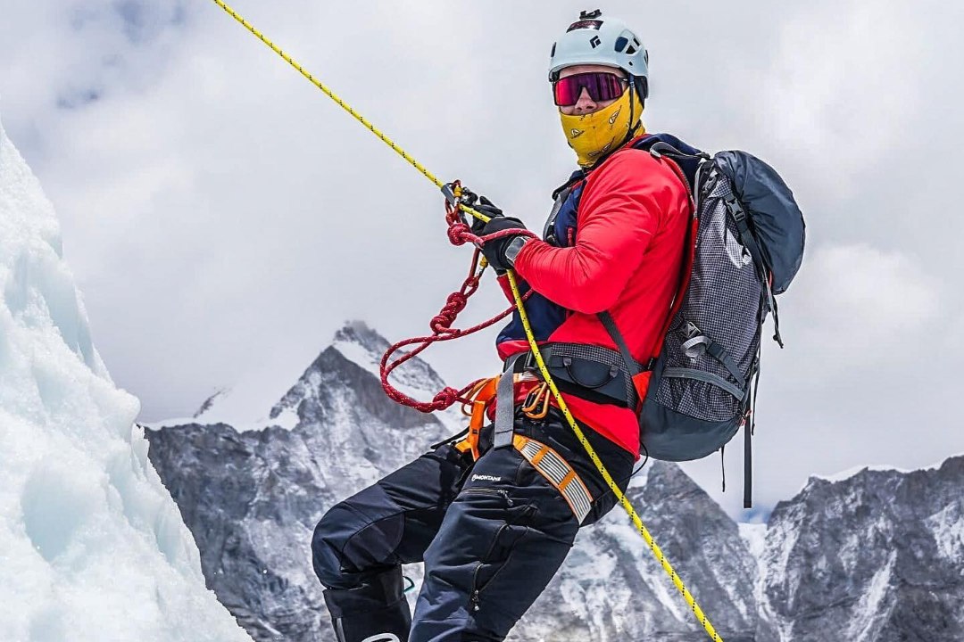 FOTOD | Ekstreemsportlane Kaspar Eevald alustab tõusu maailma kõrgeima mäe tippu