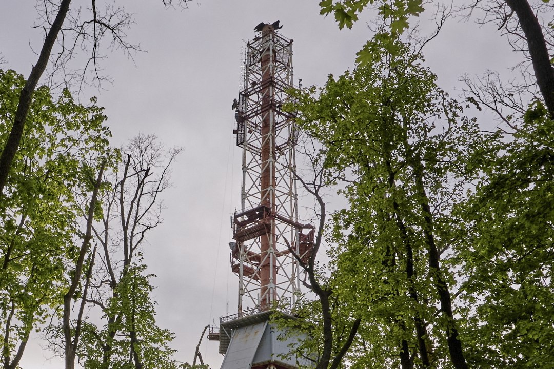 SÕJAKOKKUVÕTE | Pooleks pommitatud teletorn