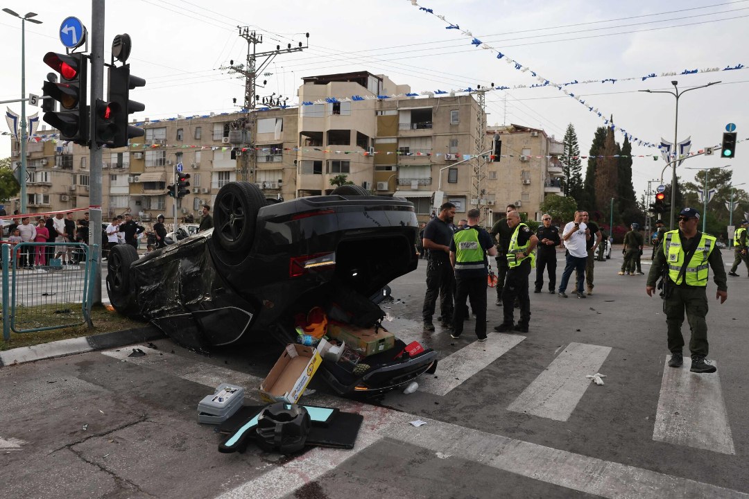 KORRALIK PAUK: Iisraeli poliitik sõitis punasega üle tee