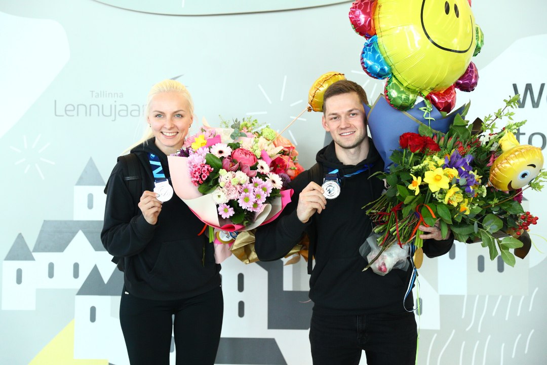 GALERII | Eesti spordiajalugu teinud Lill ja Kaldvee võeti lennujaamas uhkelt vastu