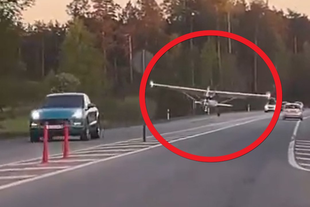 VIDEO | Rikkis mootoriga lennuk tegi Lätis Tallinna maanteel hädamaandumise