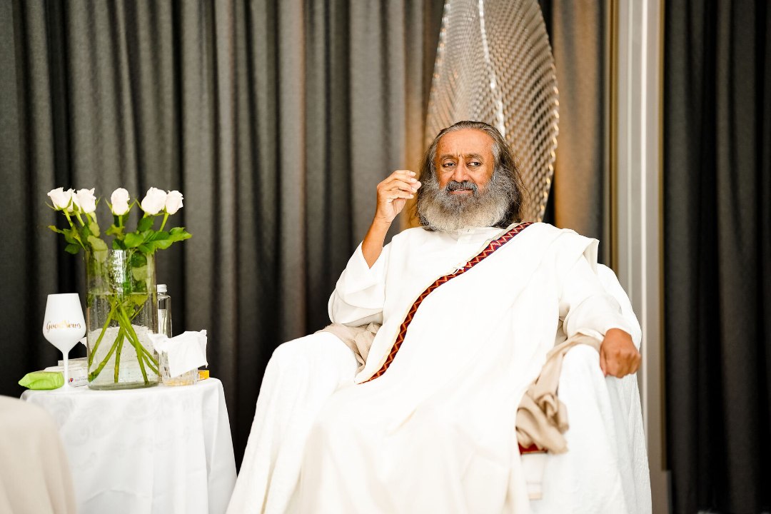 Ühismeditatsiooni guru Gurudev Sri Sri Ravi Shankar: üksi ei saa olla õnnelik, kui kõik teised sinu ümber pole õnnelikud