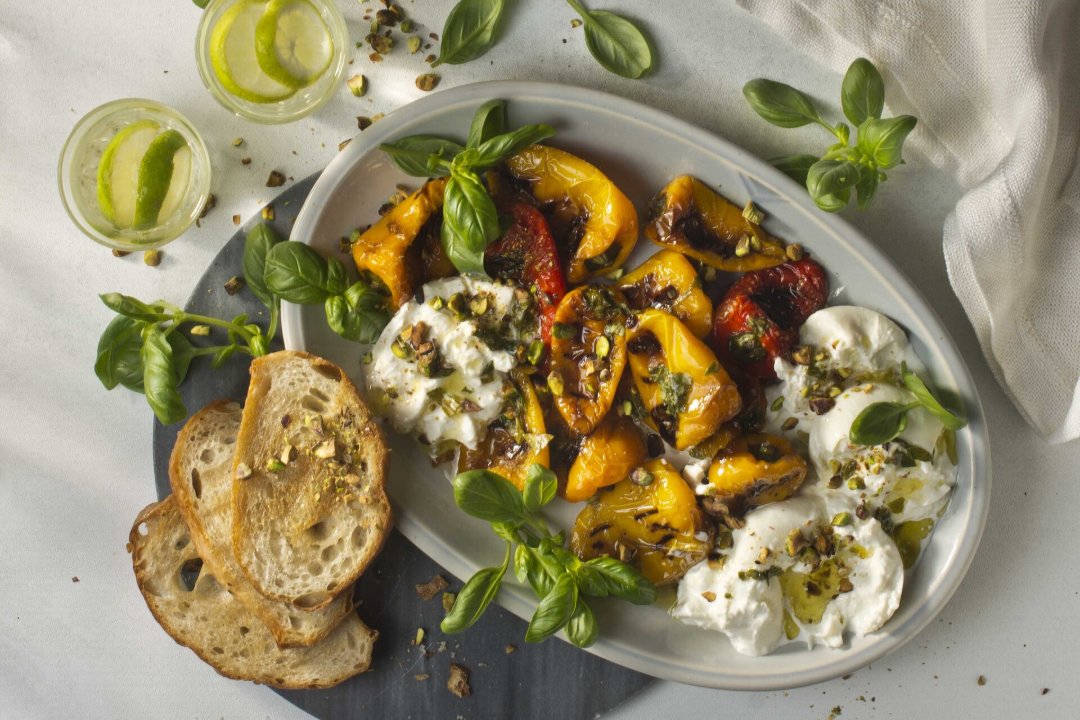 KERGELT JA SUVISELT | Grillitud minipaprikad burrata juustuga