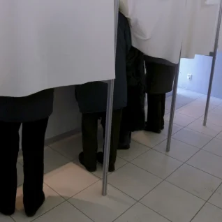 Keskpäevaks oli hääletamas käinud ligi 32,3 % valijatest