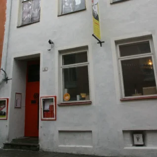 Von Krahl 21 ehk Von Krahl lastakse baari sisse