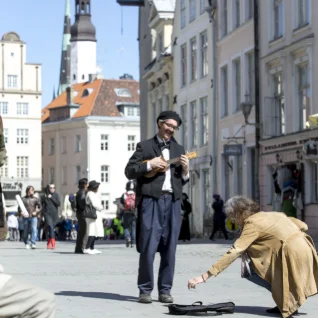 "Hindan väga, et Eesti inimesed julgesid võtta võõra austraallase enda elutuppa esinema."