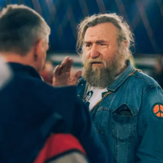 Lillelaste püha puhul linastub Nõukogude hipisid kujutav dokumentaalfilm