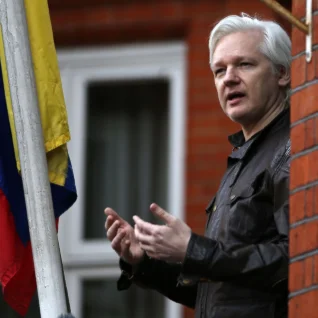 Assange jäeti internetiühenduseta