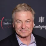 Alec Baldwin sõitis abikaasa autoga vastu puud: minuga on kõik korras!
