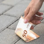 Lugeja küsib: mida teha leitud rahaga?