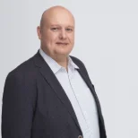 SUUR UHHUUJUTT| Henrik Aavik: kas see on demokraatia ilming, kui Toompea lossi fuajees koguneksid kremlimeelsed aktivistid?