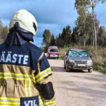 FOTOD | Viljandimaal lendas põder vastu auto esiklaasi