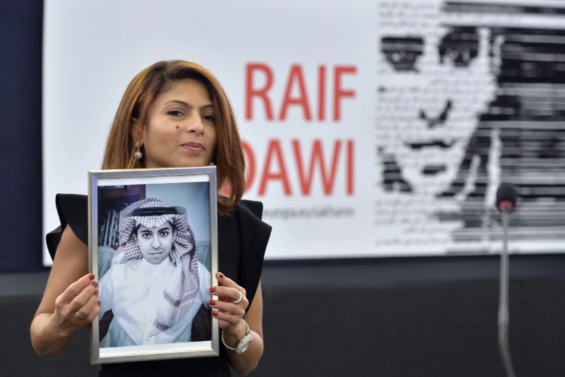 Saudi Araabia kuulsaima vangi Raif Badawi naine loodab  imele ja ootab meest koju