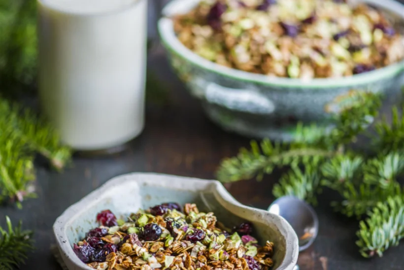 Müsli jõhvikate ja pistaatsiapähklitega