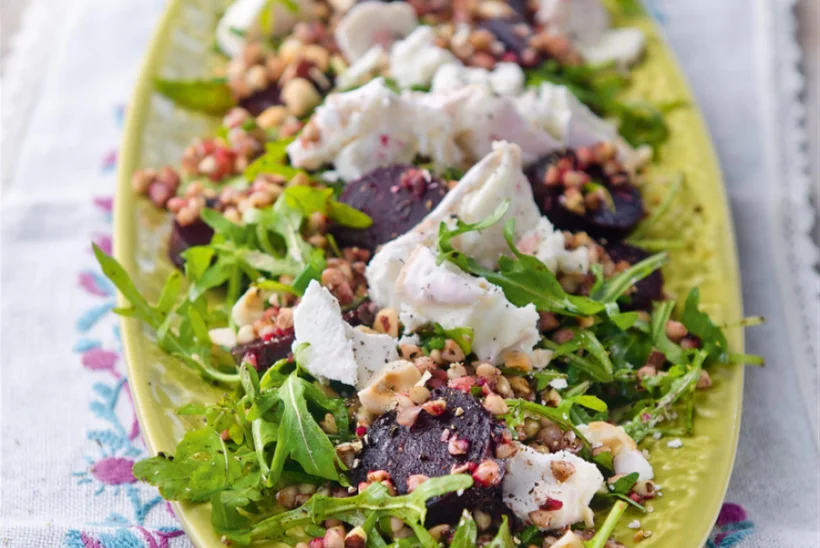 Toortatra-peedisalat kitsejuustuga
