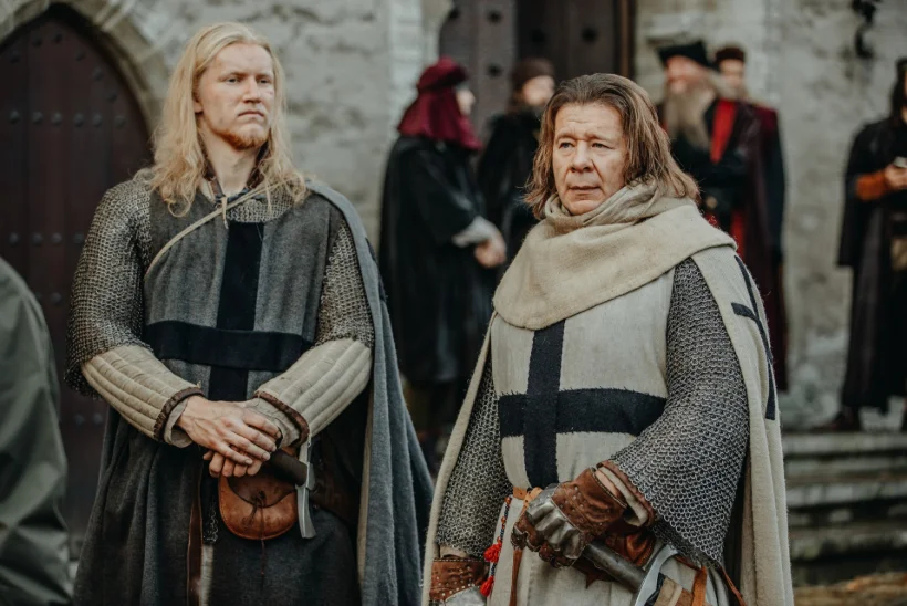 GALERII | Eesti filmi „Apteeker Melchiori“ 100 osatäitjaga massistseen muutis Raekoja platsi kirjumaks kui jõuluturg
