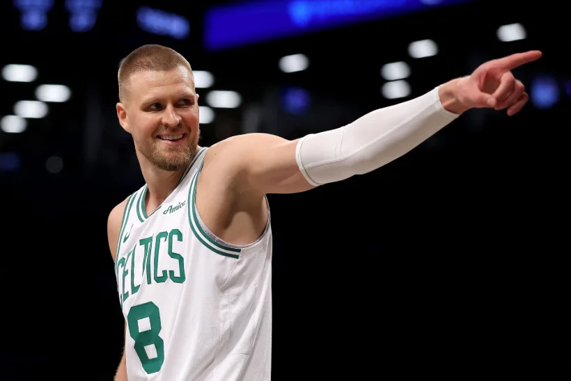 Üleplatsimeheks kerkinud Porzingis aitas Bostoni hooaja 50. võiduni ning liitus eksklusiivse seltskonnaga