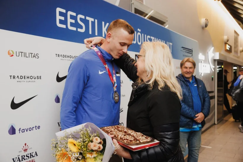 GALERII | MM-hõbe Johannes Erm teenis rekordiliselt väsitava reisi lõpetuseks emalt magusa üllatuse ja jagas Hiina reisisoovitusi