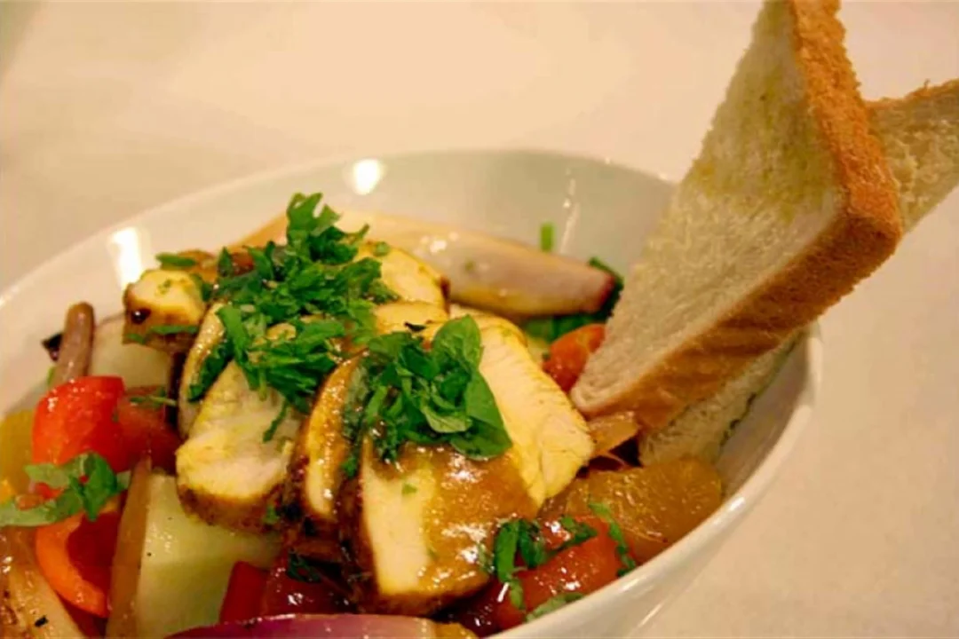 Meloni-apelsinisalat glaseeritud kanafilee ja balsamico-kastmega