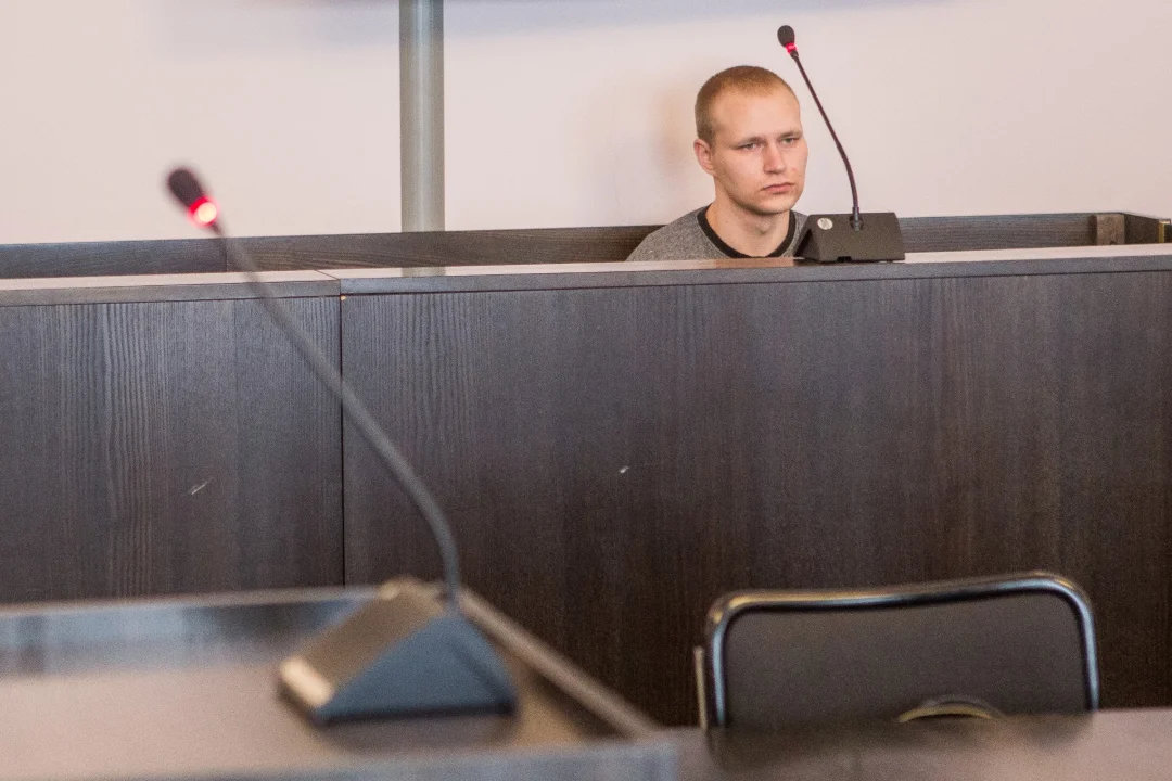 KAKS INIMEST TAPNUD SÜÜTAJA PIHIEMA: miks keegi politseid ometi ei kutsunud?