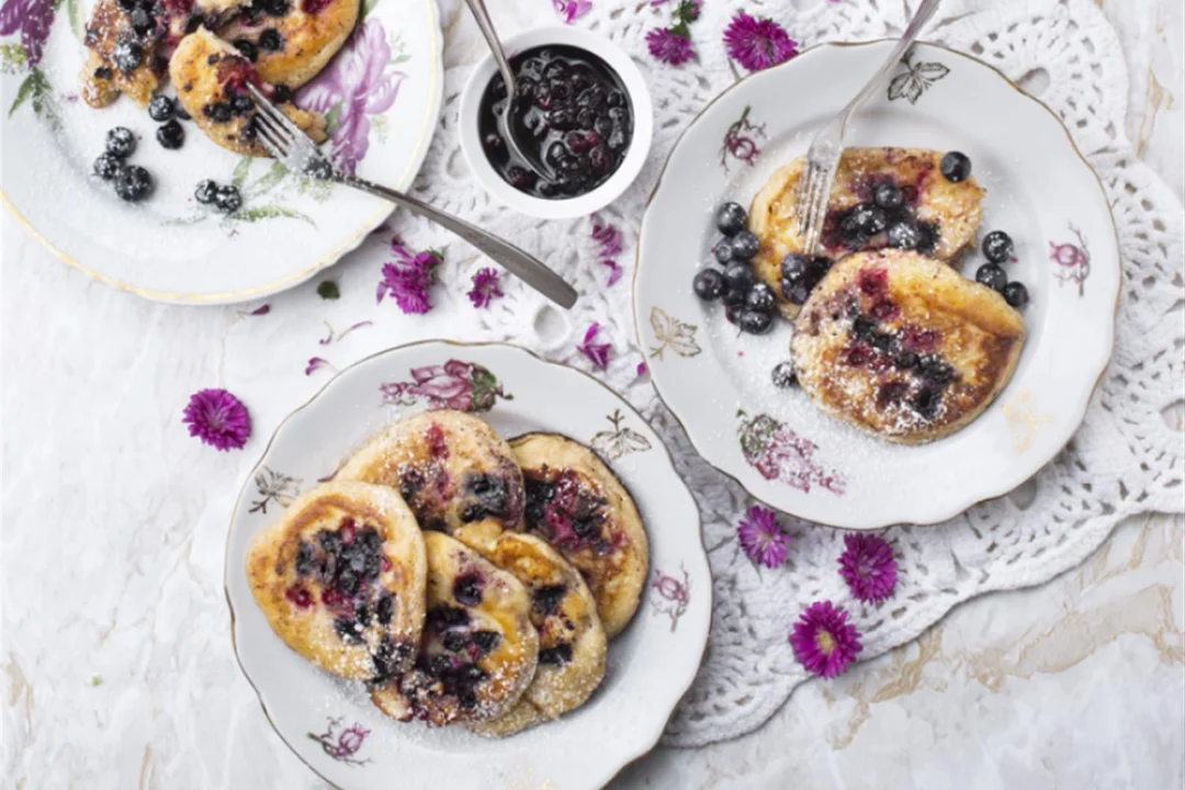 Ricotta pannkoogid mustikate ja pohladega
