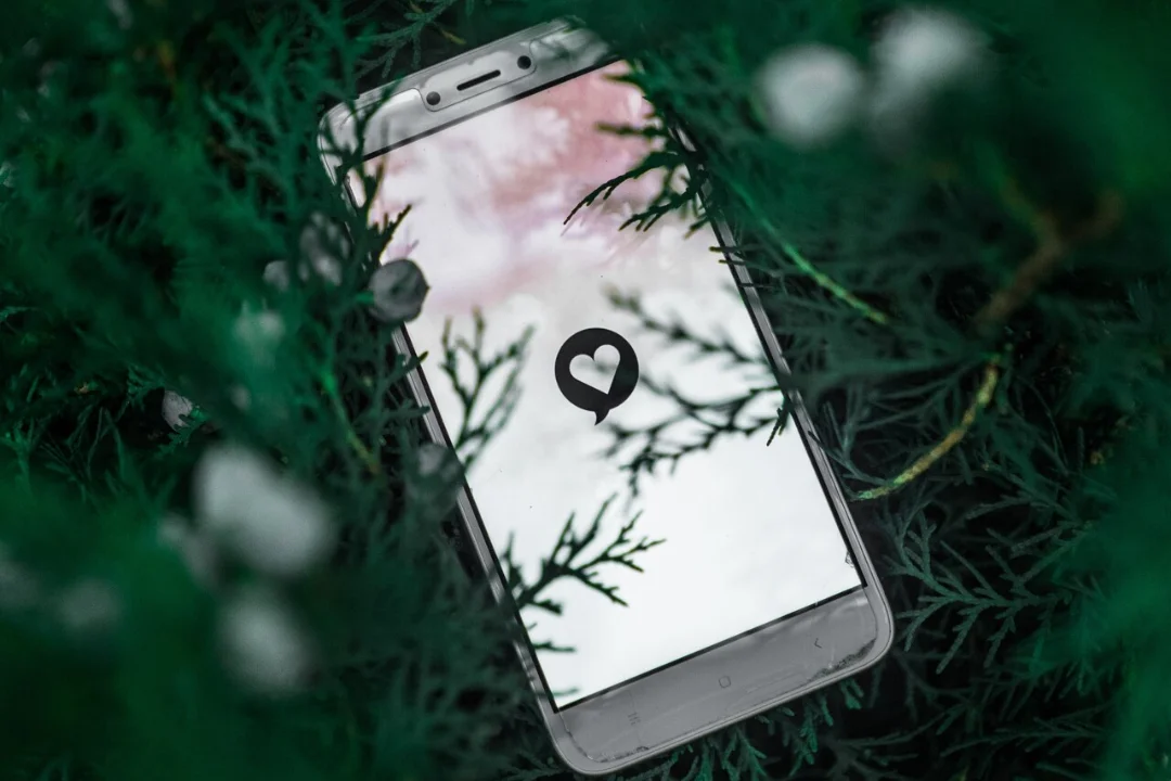 5 STRATEEGIAT, kuidas alustada Tinderis vestlust