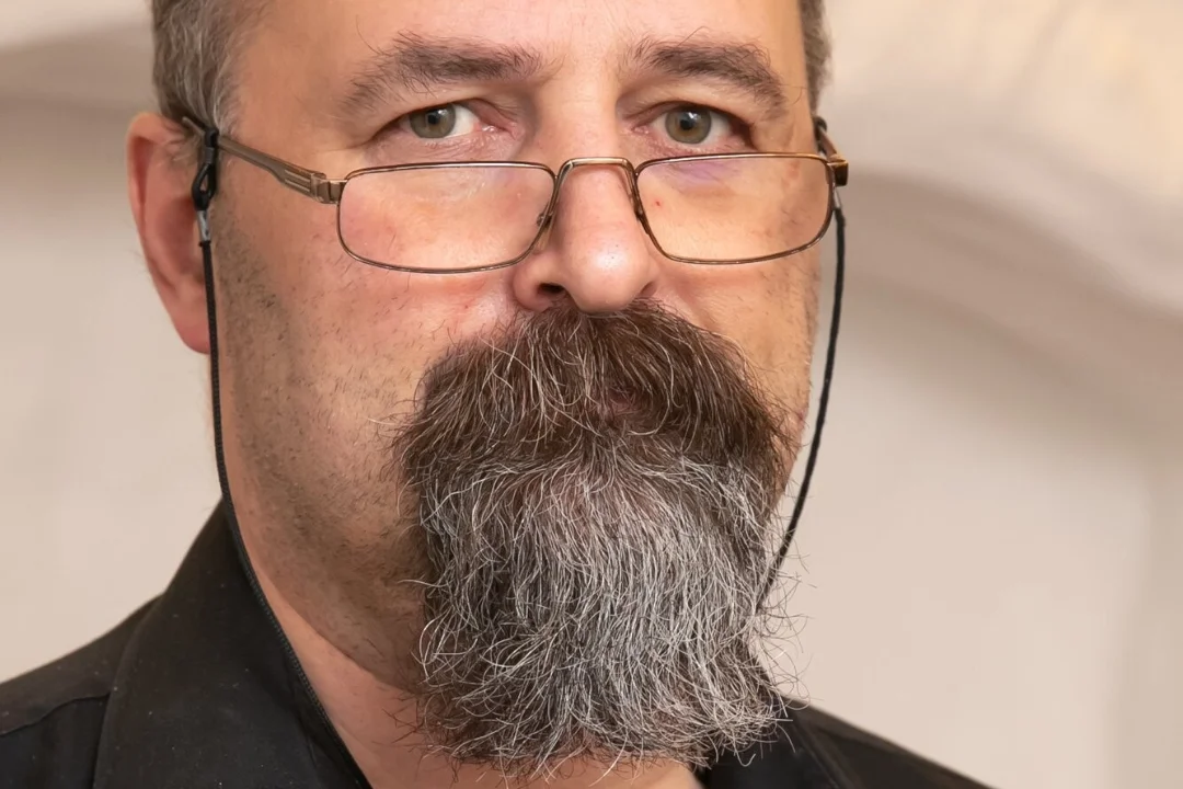 LÄBIRÄÄKIMISTE ILLUSIOON | Karmo Tüür: kas etendus prožektorite valguses või kate millelegi varjatule?
