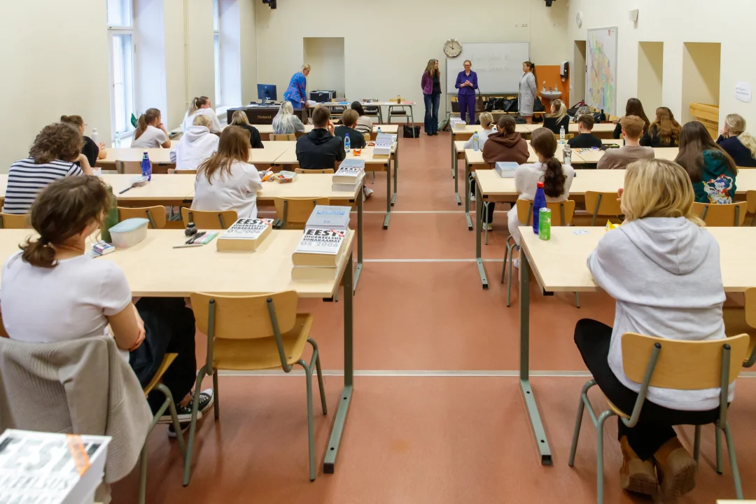 SUNDABIELU HIIDLASTE MOODI? Riik survestab liituma gümnaasiumit ja ametikooli