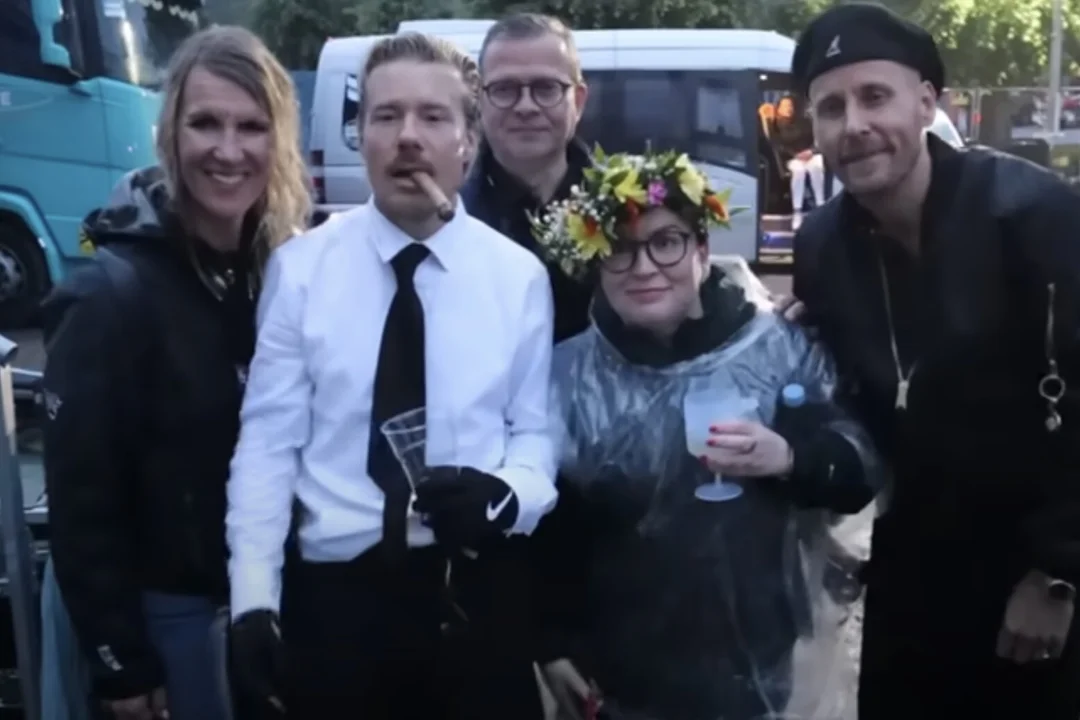 VIDEO | POLIITSKANDAAL SOOMES: keskkonnaminister jäi muusikafestivalil joobes olekus kaamerasilma ette